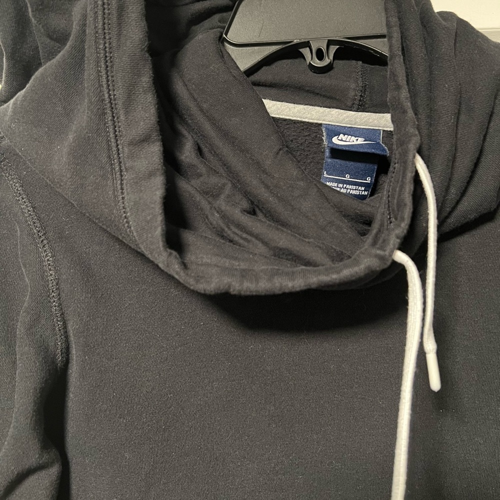 Nike Black Pullover - image 3